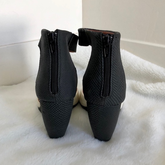 Black & White Wedge Sandals - Picture 2 of 4